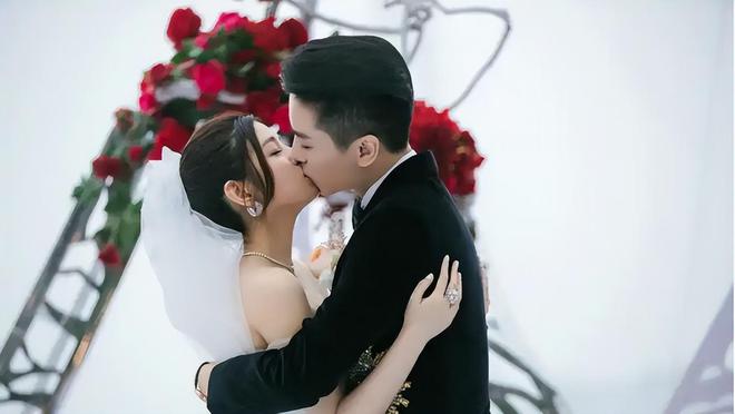 晓与陈妍希的“较量”：魔高一尺道高一丈麻将胡了试玩平台官宣离婚1天后回看陈(图8)