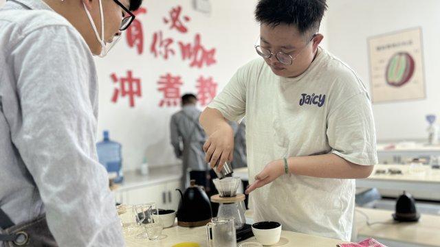 山：春花茶咖活动奏响春日乐章PG电子麻将胡了2试玩云南保(图7)