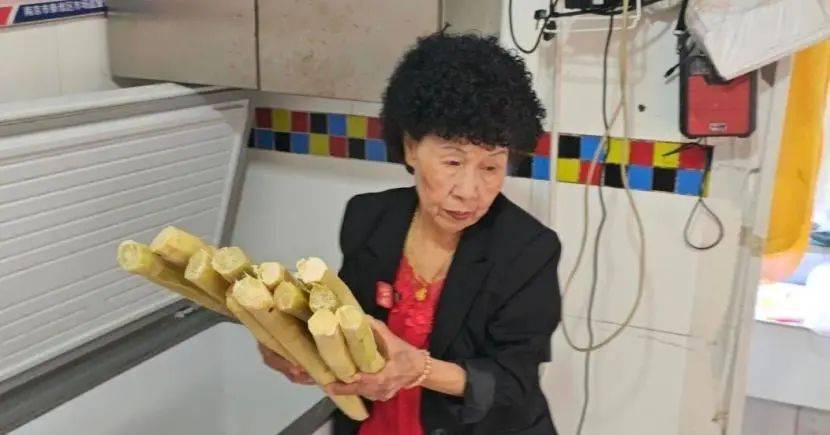 10元手冲“咖啡阿姨”：生意淡了快乐回来了麻将胡了app从日销400杯到100杯！(图4)